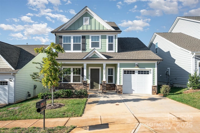 craftsman house featuring a garage