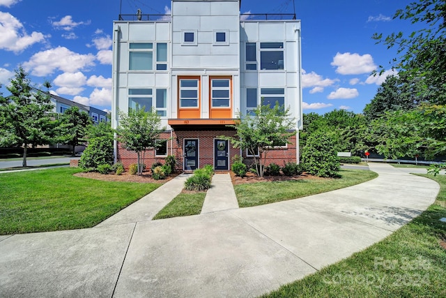 view of front of house with a front lawn