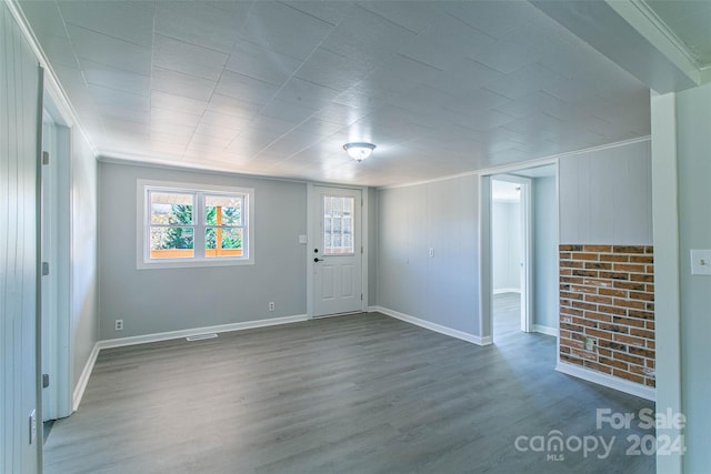 foyer entrance featuring crown molding and hardwood / wood-style flooring