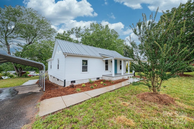 view of front of home featuring a front yard and a porch