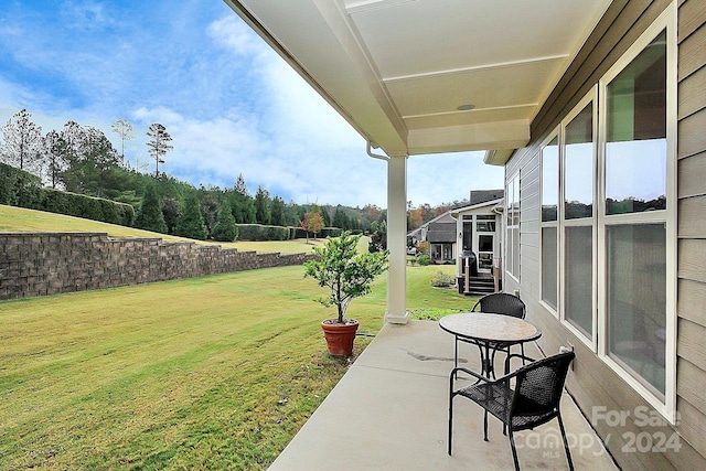 view of yard with a patio