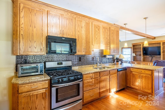 kitchen featuring decorative backsplash, light hardwood / wood-style flooring, kitchen peninsula, stainless steel appliances, and sink