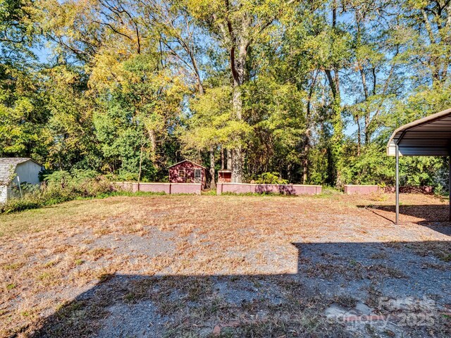 view of yard with a carport