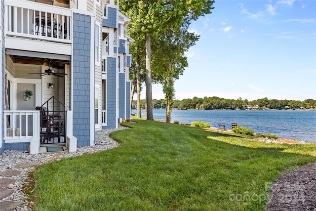 view of yard featuring a water view