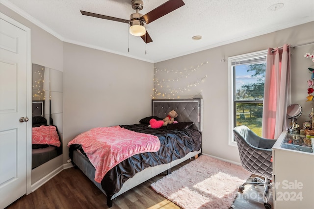 bedroom featuring crown molding, dark hardwood / wood-style floors, a textured ceiling, and ceiling fan