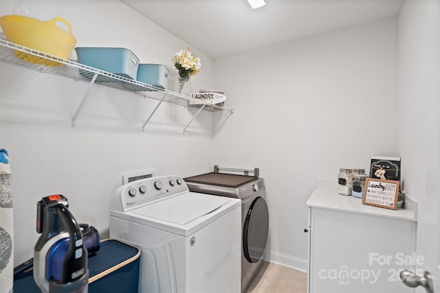 535 Red Wolf Ln, Lake Wylie, SC 29710 - washroom featuring washing machine and clothes dryer and baseboards