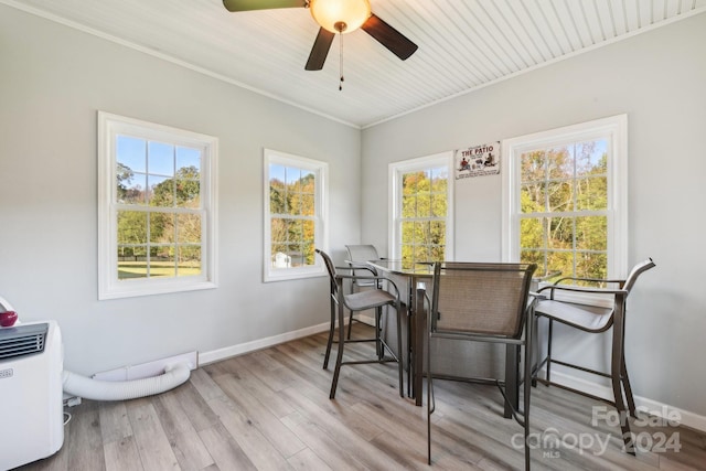 dining area featuring ceiling fan, crown molding, and light hardwood / wood-style flooring