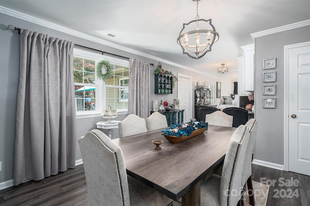 dining room with crown molding, a notable chandelier, and dark hardwood / wood-style flooring