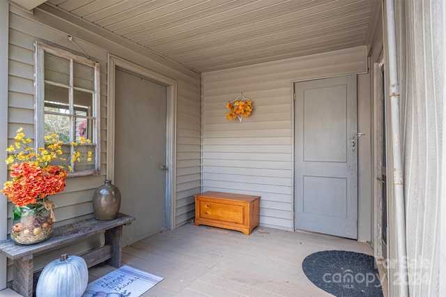 property entrance featuring covered porch