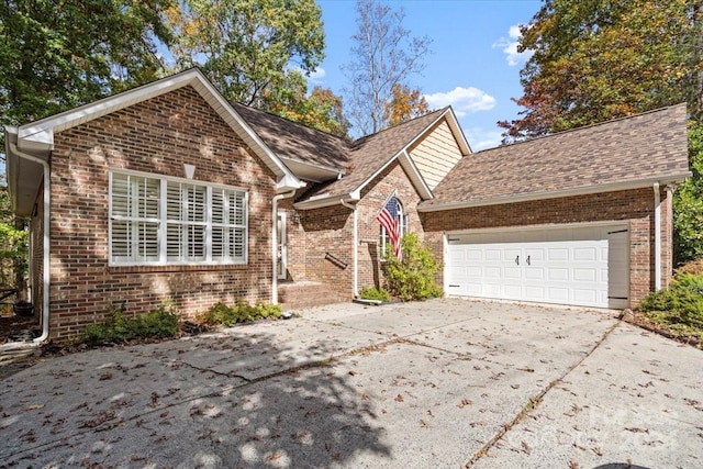 view of front property featuring a garage