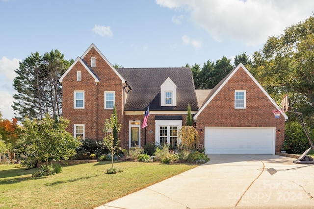 view of front facade featuring a front yard and a garage