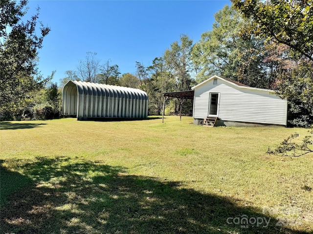 view of yard featuring a carport