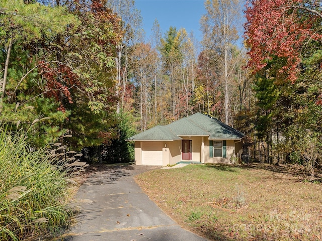 view of front of home featuring a garage and a front lawn