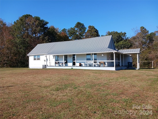 view of front of home featuring a front yard and a porch