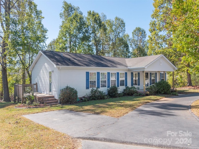 ranch-style home with a front lawn