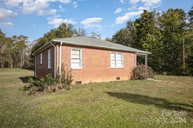 view of side of home featuring a lawn