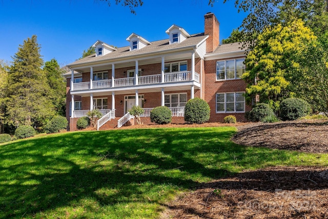 view of front of property featuring a porch and a front yard