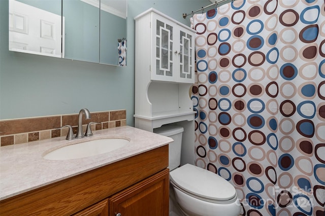 bathroom featuring a shower with curtain, vanity, toilet, and crown molding