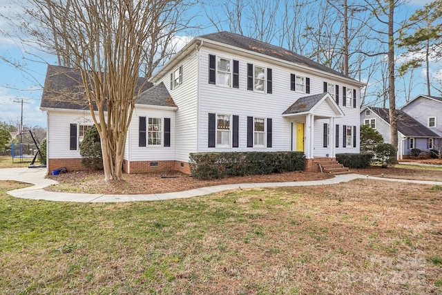 colonial house featuring a front lawn