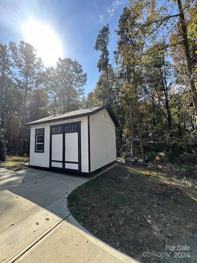 view of outbuilding