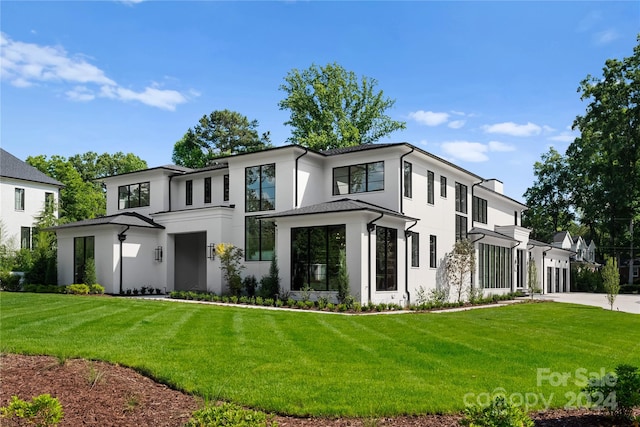 view of front of property with a front lawn