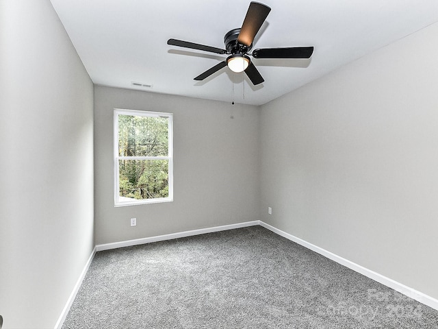 carpeted empty room featuring ceiling fan