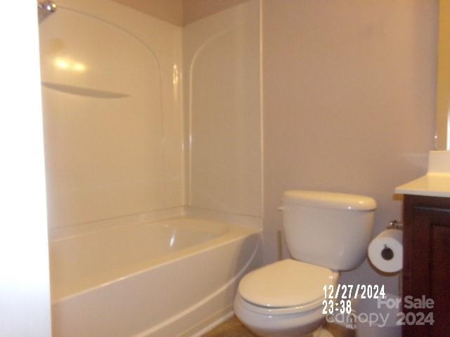 full bathroom with shower / washtub combination, vanity, and toilet