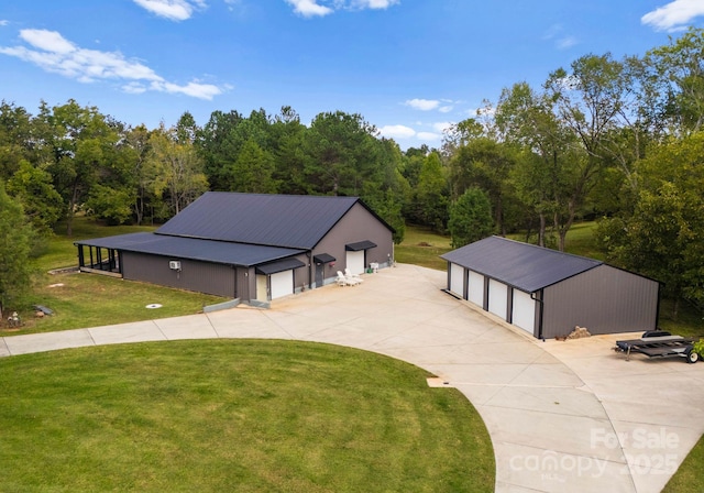 view of front of house with an outbuilding, a garage, and a front yard