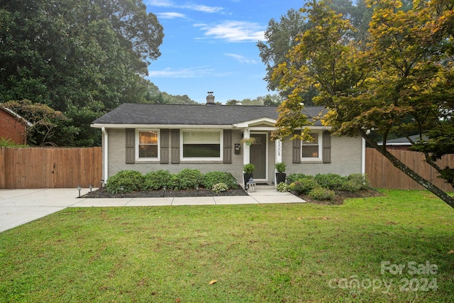 ranch-style home with a front lawn