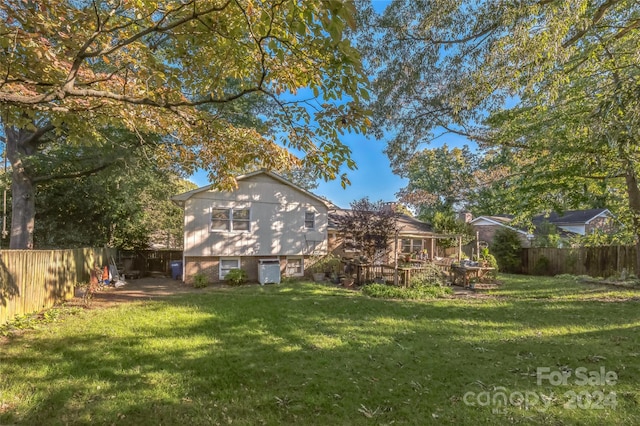 back of house featuring a yard