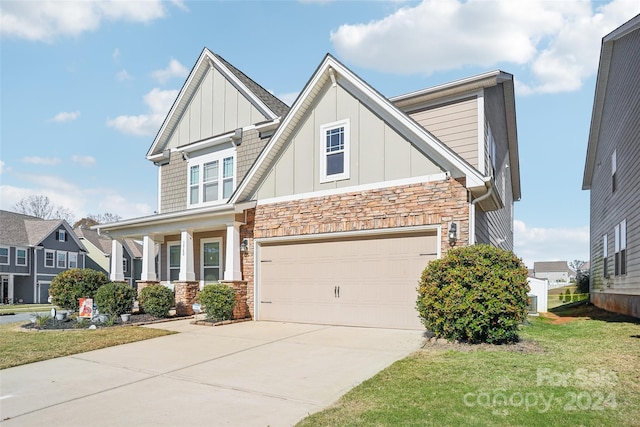 craftsman-style house featuring a front lawn, a porch, and a garage