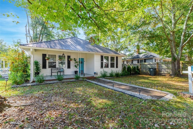 view of front of house featuring covered porch and a front yard