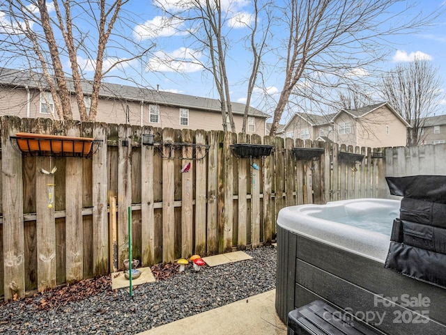 view of yard with a hot tub