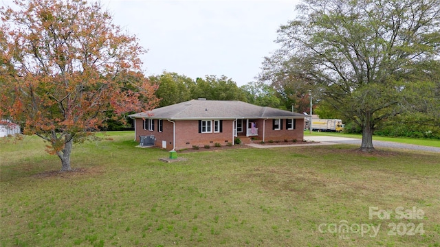 single story home with a front yard