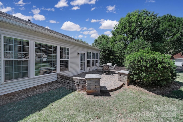 view of yard with a patio