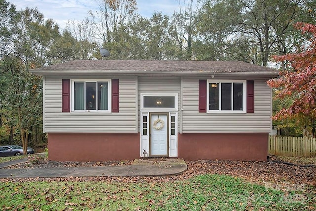 bi-level home featuring fence