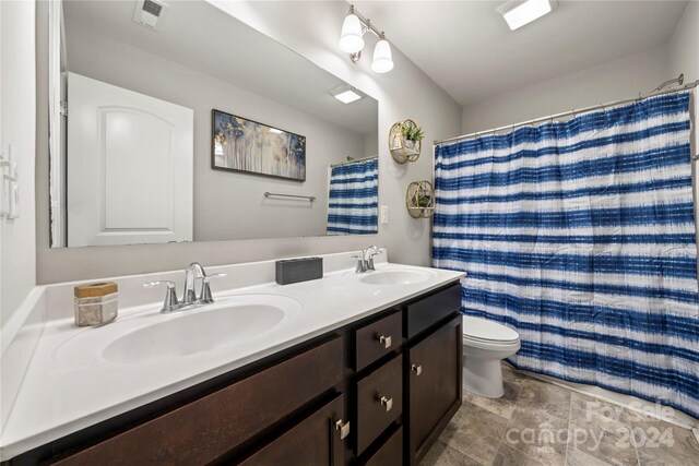 bathroom with vanity, toilet, and curtained shower