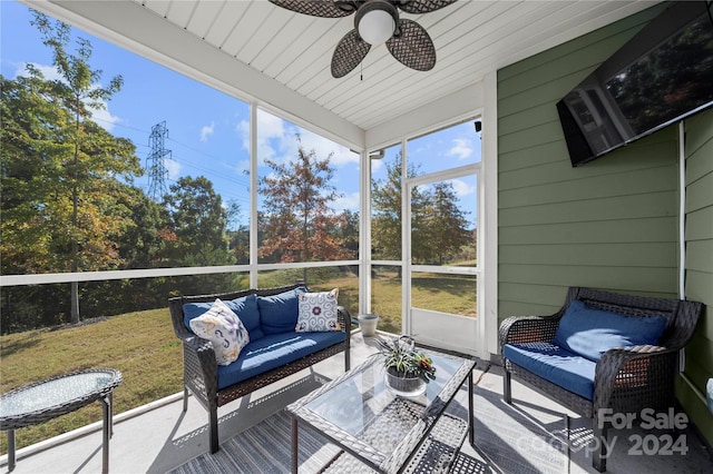 sunroom / solarium with ceiling fan