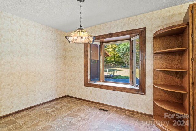 empty room featuring a textured ceiling