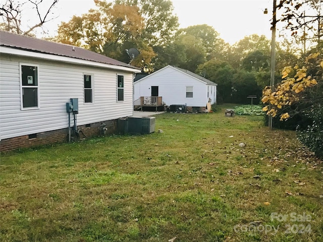 view of yard featuring central AC unit