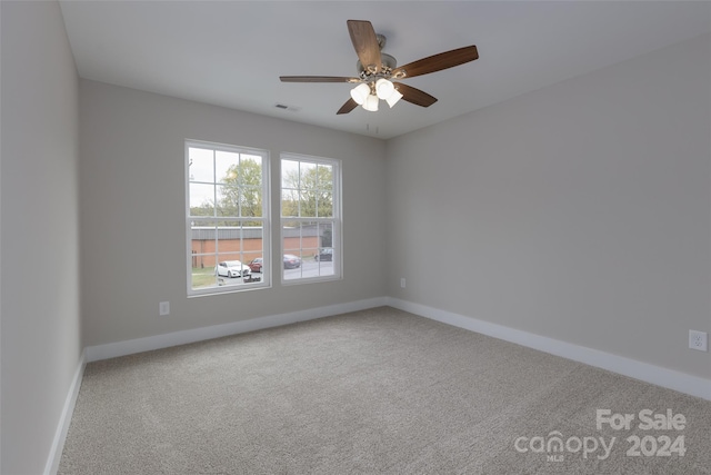 unfurnished room featuring ceiling fan and carpet flooring