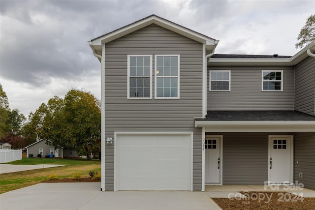 view of front facade featuring a garage