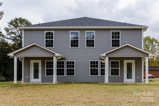 view of front of house with a front lawn