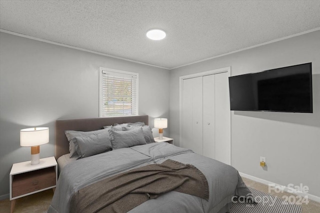 bedroom featuring carpet flooring, a textured ceiling, a closet, and crown molding