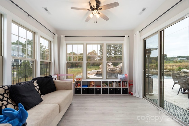 sunroom with ceiling fan