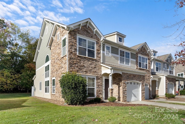 townhome / multi-family property featuring a front yard and a garage