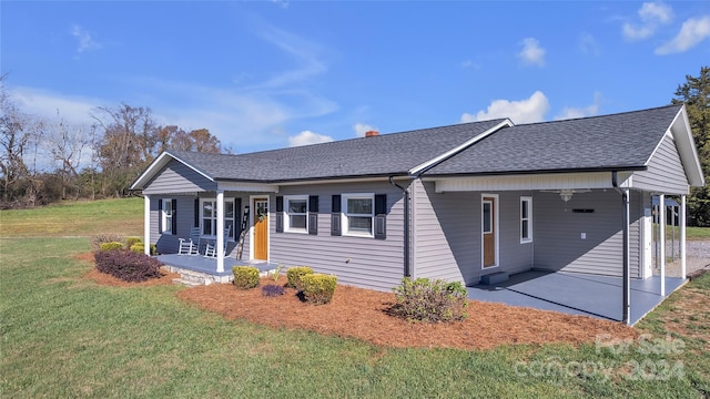 ranch-style home featuring a front lawn