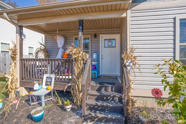 property entrance featuring a porch