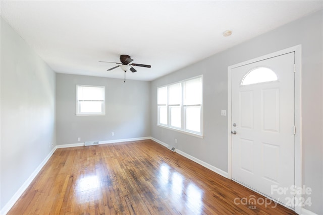 foyer entrance featuring hardwood / wood-style flooring and ceiling fan