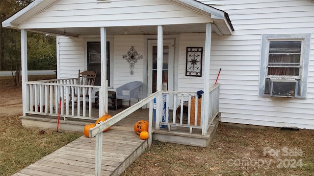 property entrance with a porch